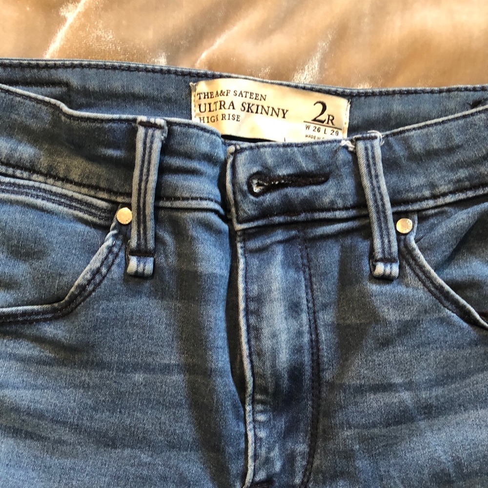 Medium wash skinny jeans